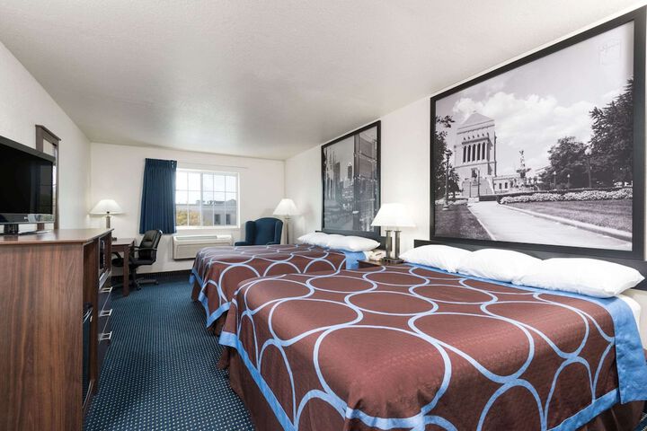1 Queen Bed (4 of 7)