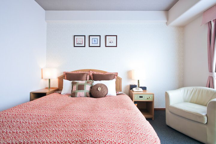 Room 13 of 37