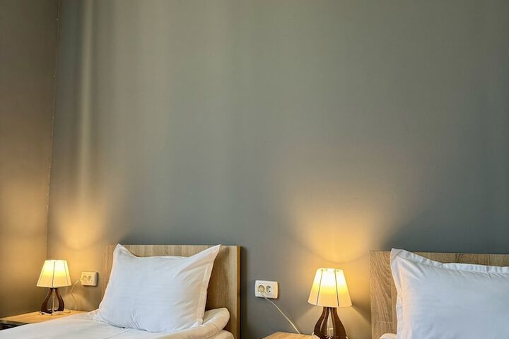 Room 4 of 26