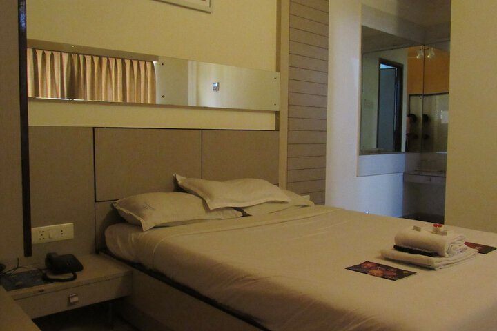 Room 11 of 34