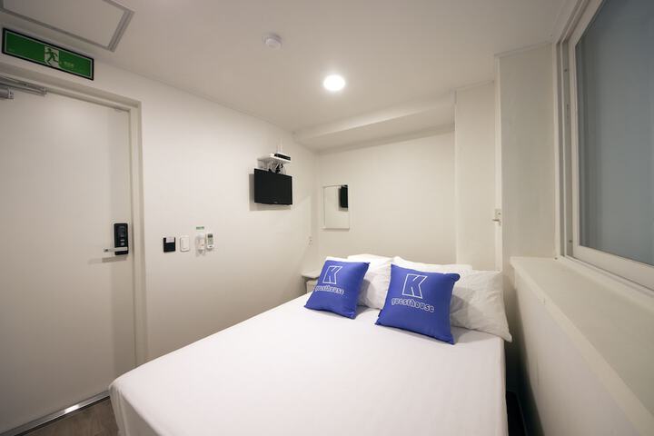 Room 12 of 43