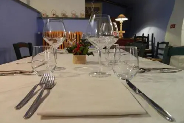 Dining 16 of 18