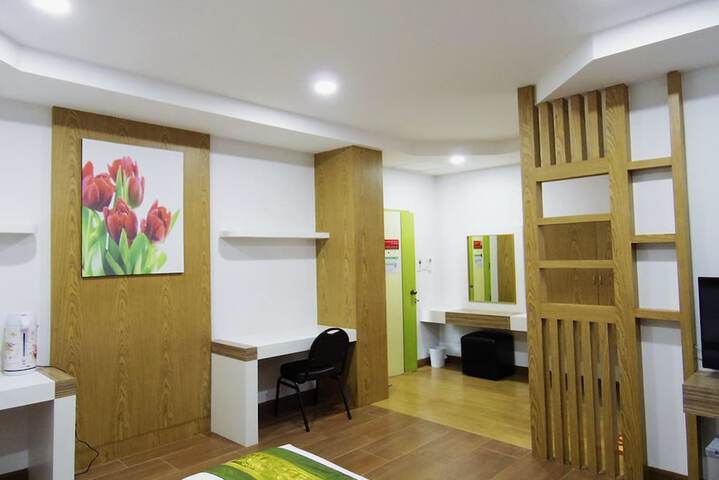 Room 27 of 38