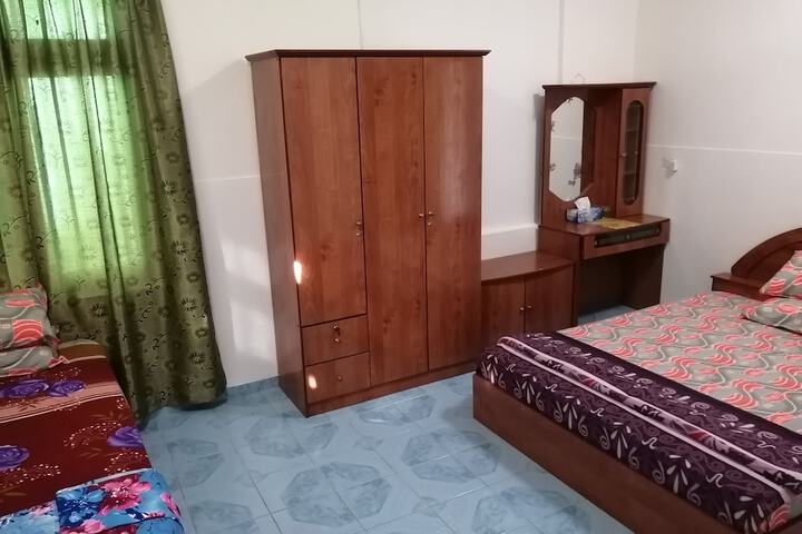 Room 10 of 16