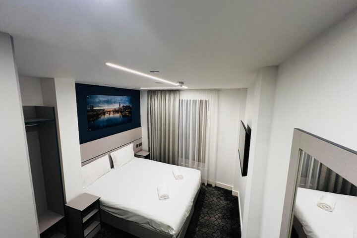 Room 9 of 33