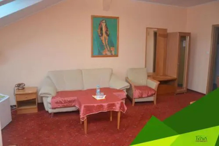 Room 4 of 10