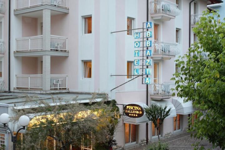 Hotel 53 of 54