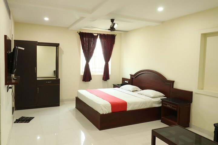 Room 5 of 12