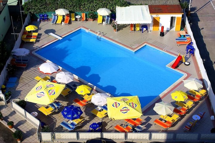 Hotel Pool