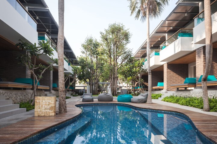 Hotel Pool