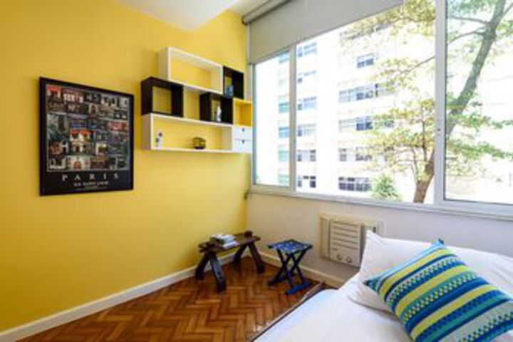Room 11 of 38