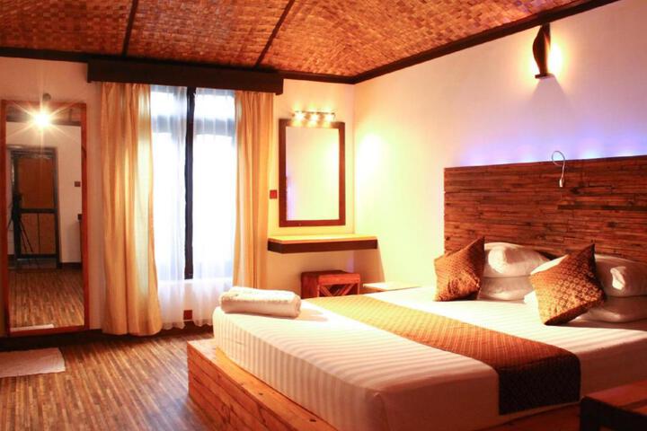 Yonder Retreat Folhudhoo