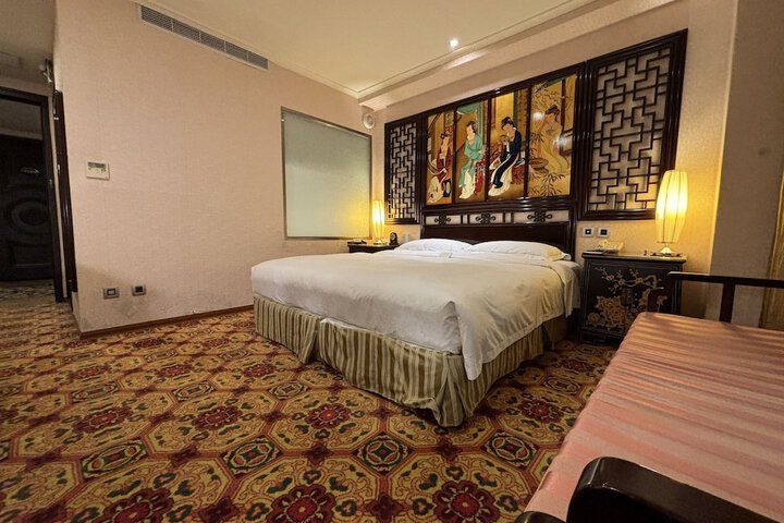 Room 35 of 216