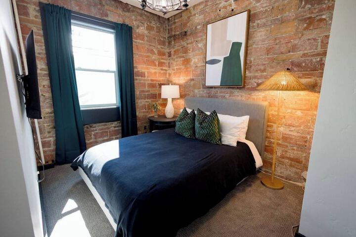 Deluxe Single Room 1 King Bed City View (5 of 30)