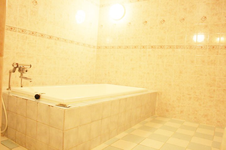 Room 13 of 18