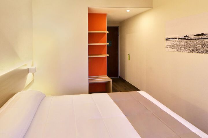 Room 17 of 42
