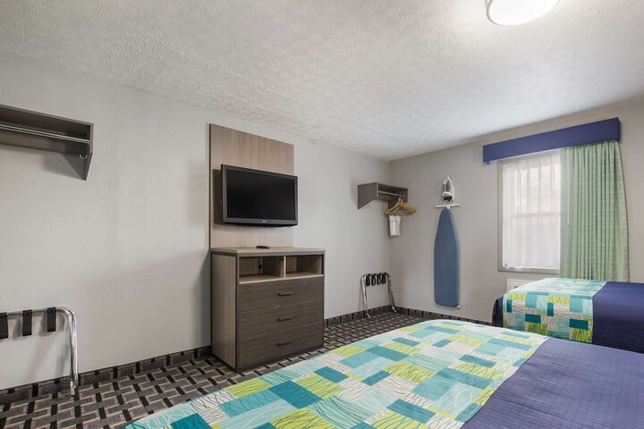 2 Double Beds Pet Friendly (8 of 12)
