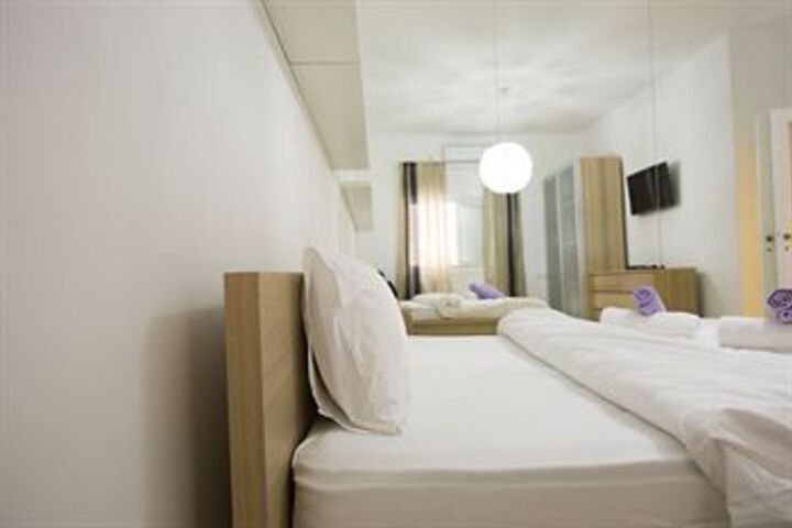 Room 27 of 74
