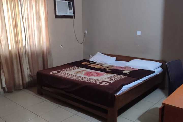 Room 6 of 34
