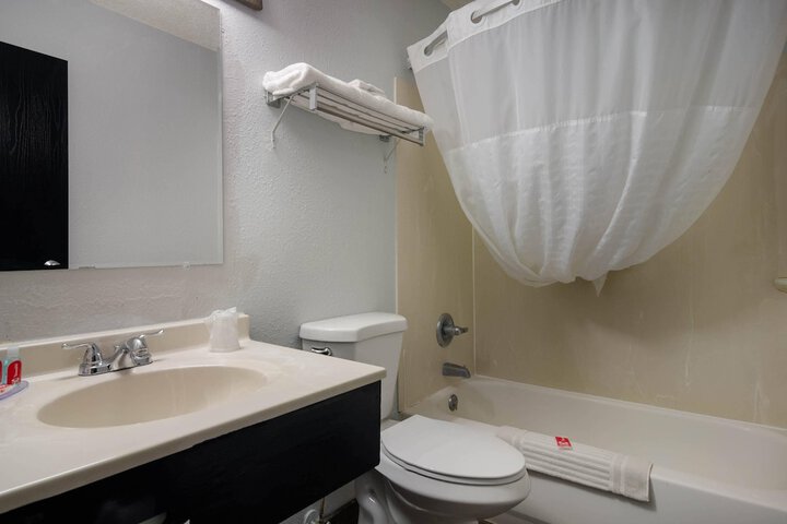 Room 10 of 29
