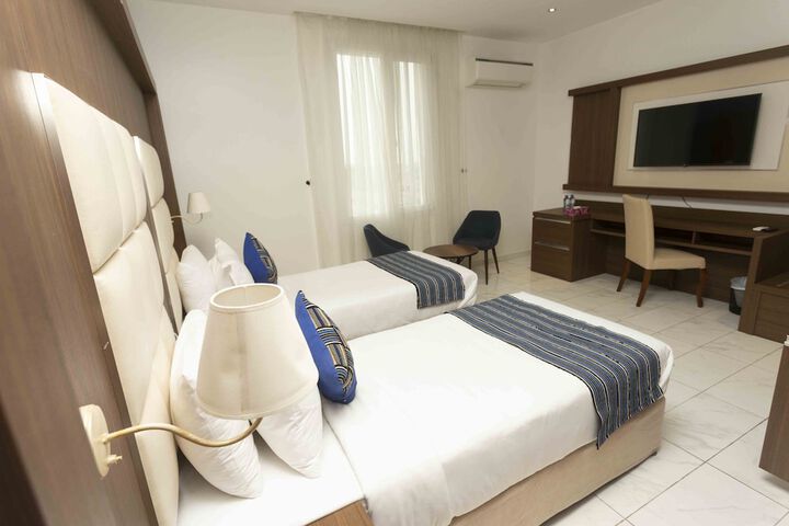 Room 34 of 83