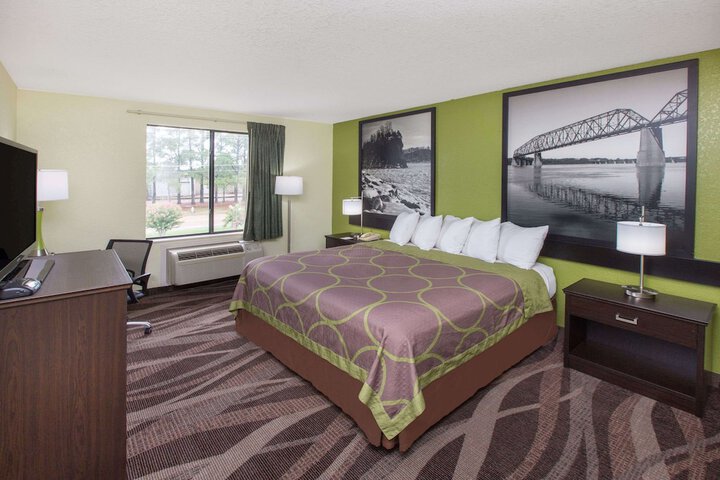 1 King Bed (3 of 10)