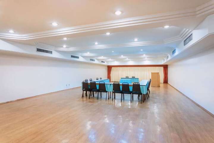Ballroom/Hall 52 of 78