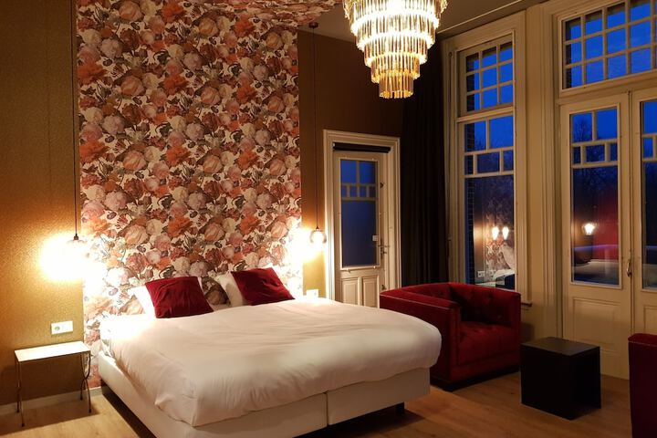 Room 28 of 53