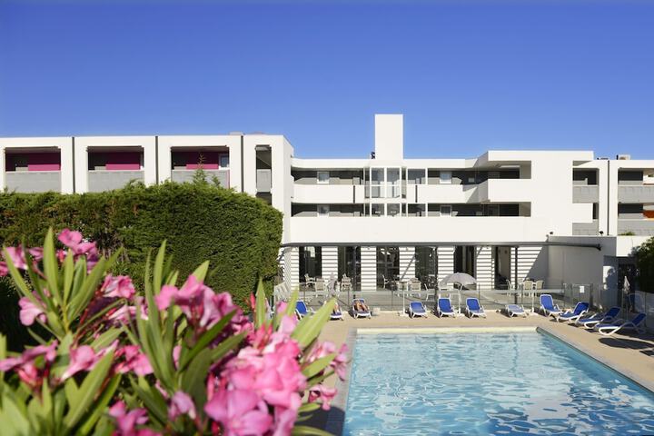 Pools & Facilities