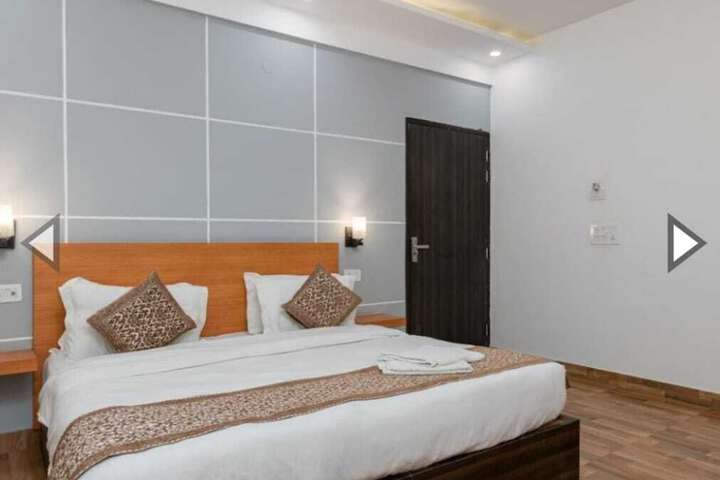 Room 4 of 14