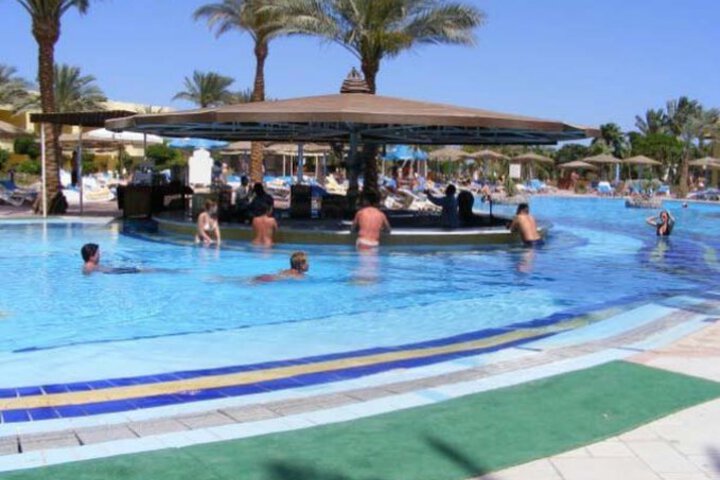 Pool 4 of 6