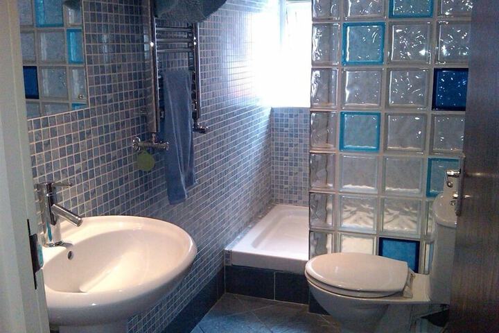 Room 10 of 13