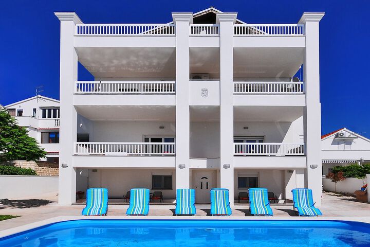 Pool 45 of 74