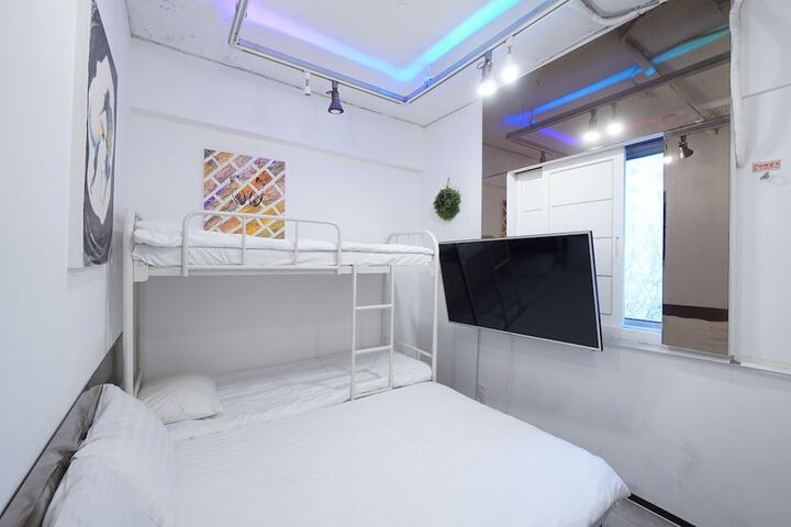 Room 30 of 43