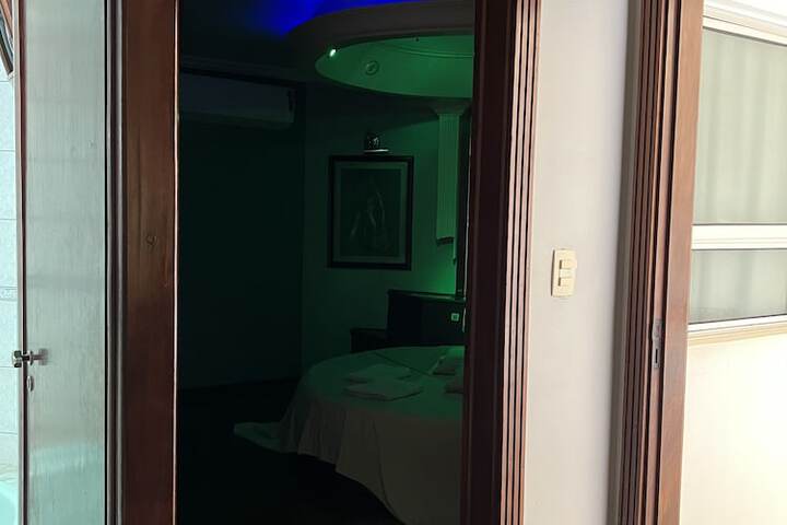Room 23 of 118