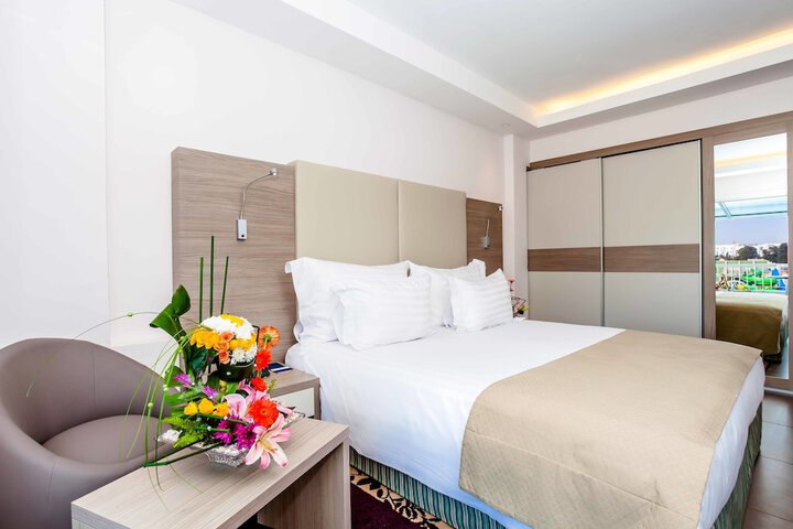 Room 10 of 184