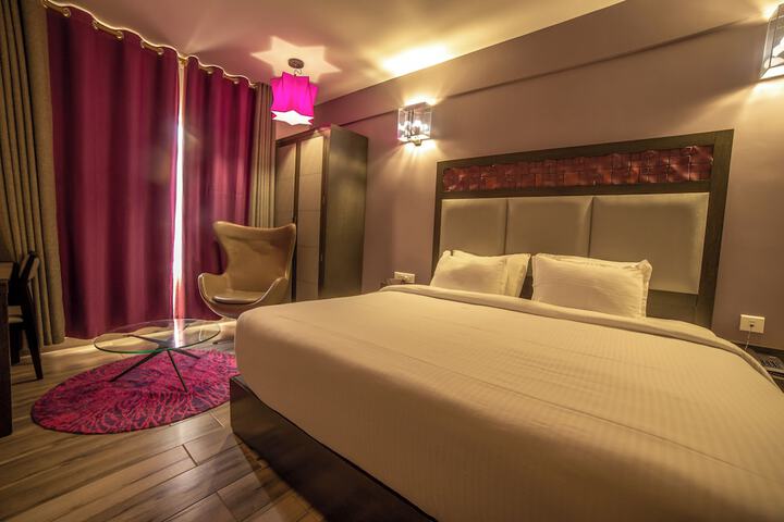 Room 9 of 31