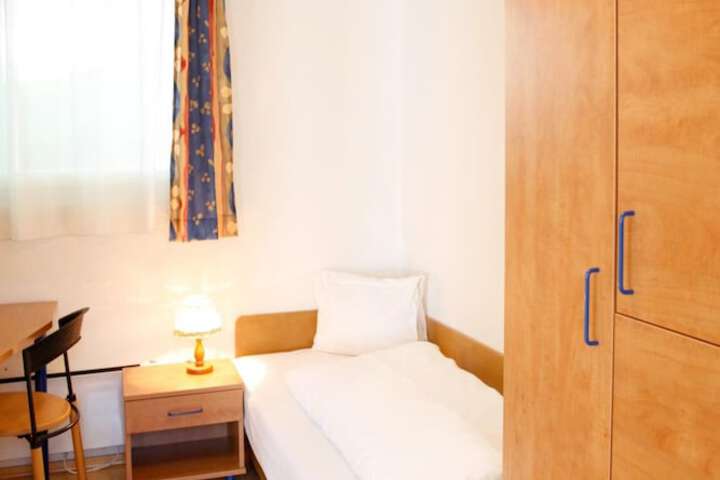 Room 18 of 68