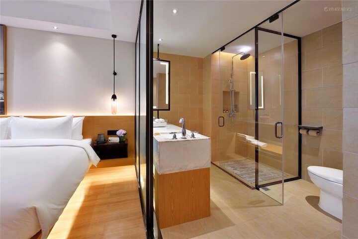 Room 28 of 43