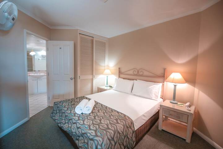 Room 2 of 53