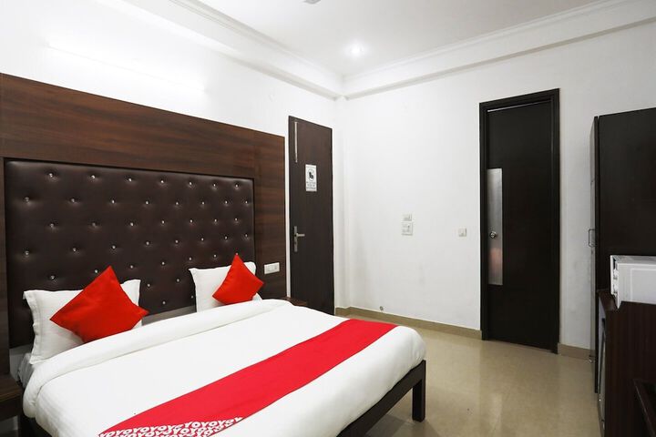 Room 12 of 30