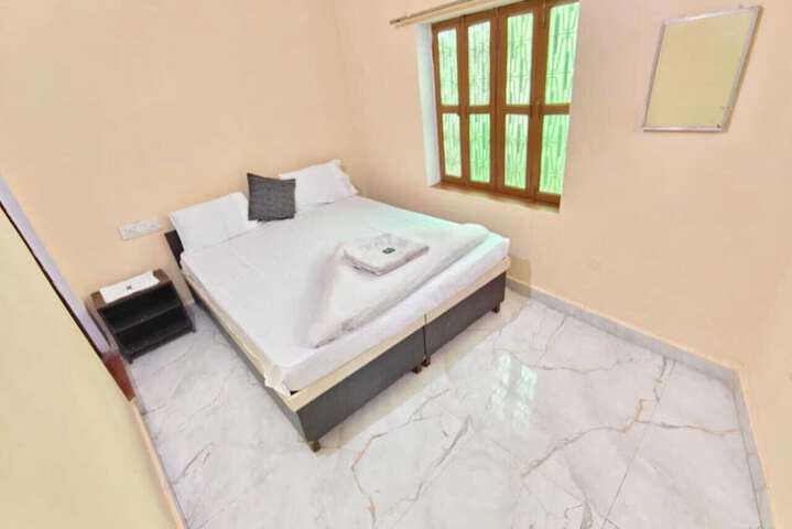 Room 9 of 38