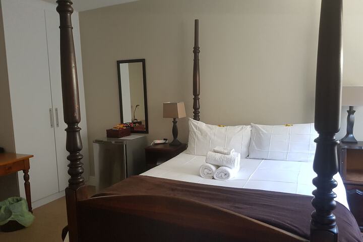 Room 8 of 77
