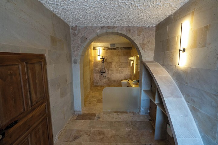 Room 20 of 93