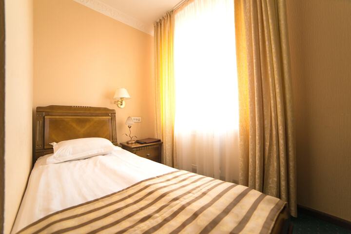 Room 4 of 72