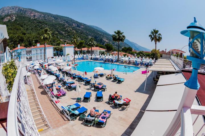 Hotel Pool
