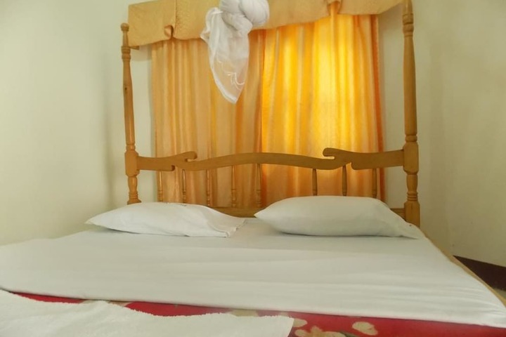 Room 4 of 10