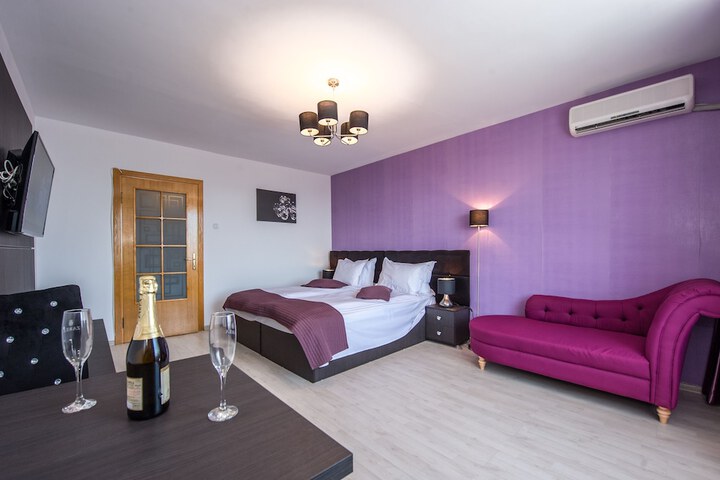 Room 2 of 25