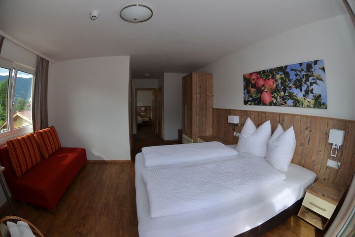 Room 10 of 141