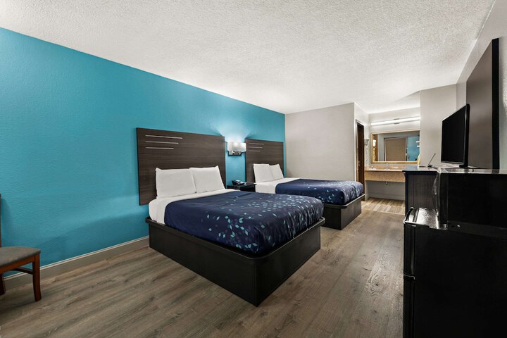 2 Double Beds (4 of 8)